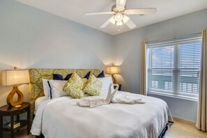 3 Schlafzimmer, Schreibtisch, Bügeleisen/Bügelbrett, Reisekinderbett