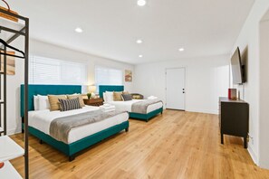 4 slaapkamers, een strijkplank/strijkijzer, gratis wifi, beddengoed