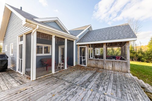 Georgetown Oasis near Golf Courses & Provincial Park