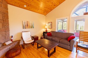Smart TV - Georgetown Oasis—4-Bedroom Family Retreat with Bunks, Golf & Beach Minutes Away (Prince Edward Island)