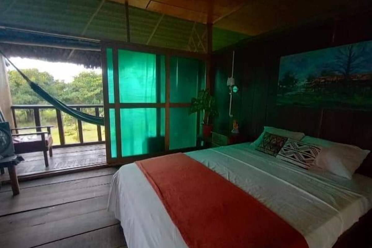 Habitación estándar doble, balcón, vistas al río | Escritorio