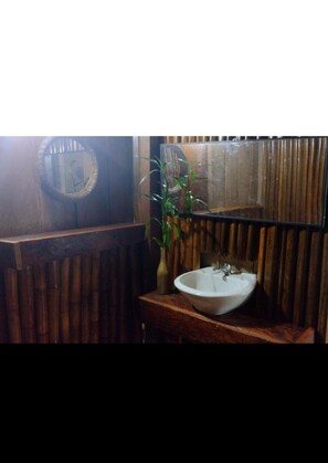 Shower, towels, soap, toilet paper - Casa kukama lodge  (San Juan Bautista)