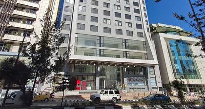 Exquisite Sanctuary Of Luxury 2-Bedroom, 3-Bathroom, with Extra Room & kitchen