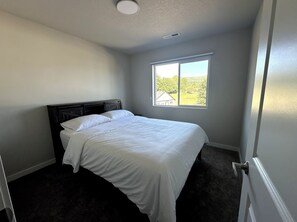 3 bedrooms, iron/ironing board, WiFi, bed sheets - Charming 3-bedroom house in peaceful Cathlamet by the Columbia River (Cathlamet)