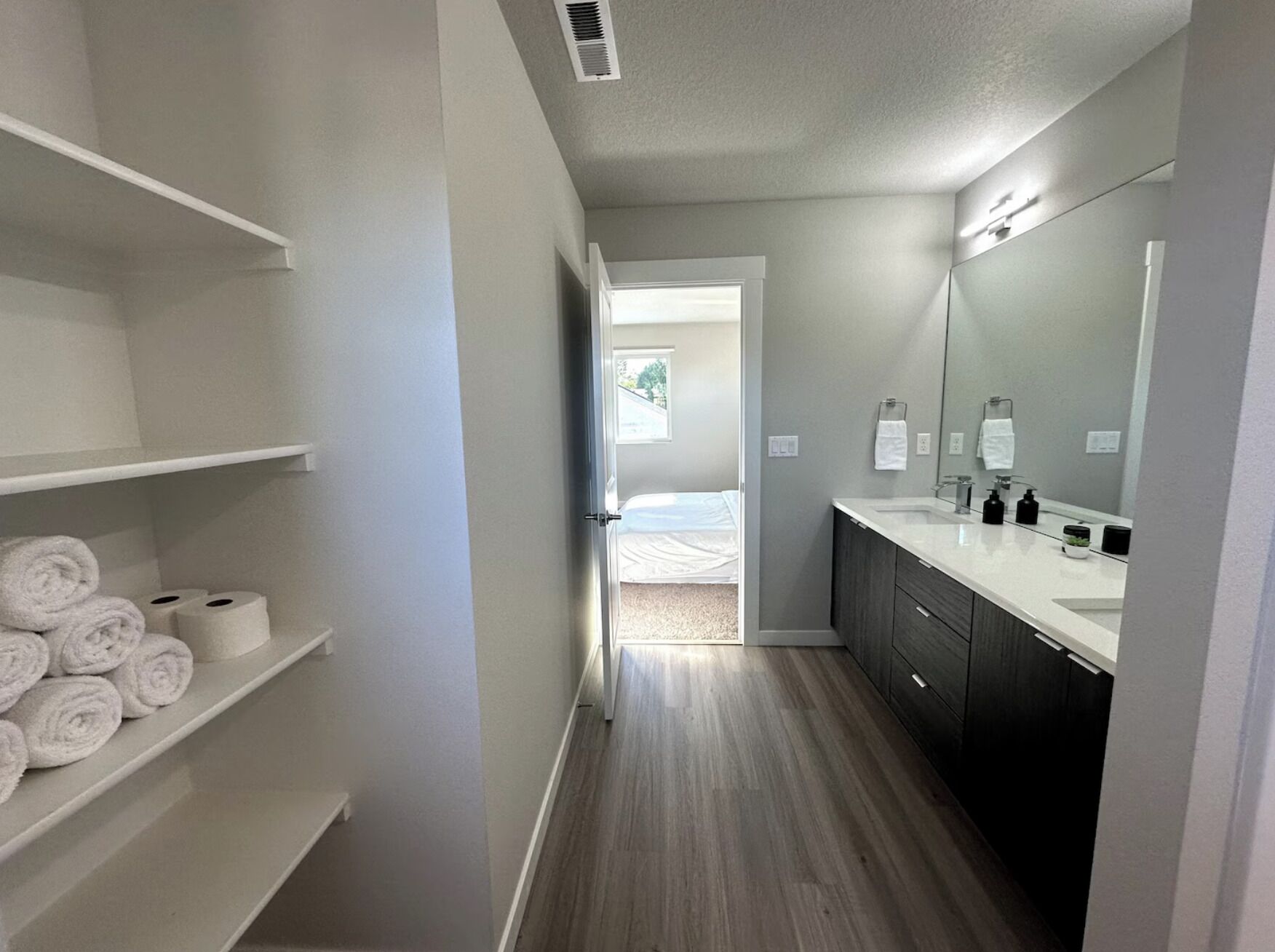 3 多间卧室、熨斗/熨衣板、WiFi、床单