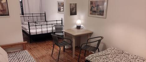 Ferros/tábuas de passar roupa, Wi-Fi, roupa de cama