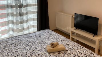 1 slaapkamer, een strijkplank/strijkijzer, wifi, beddengoed