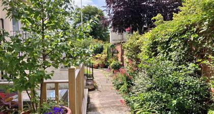 2 Bedroom Beachside House Sleeps 4 - Private Patio