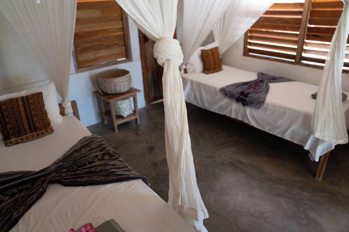 1 bedroom, bed sheets