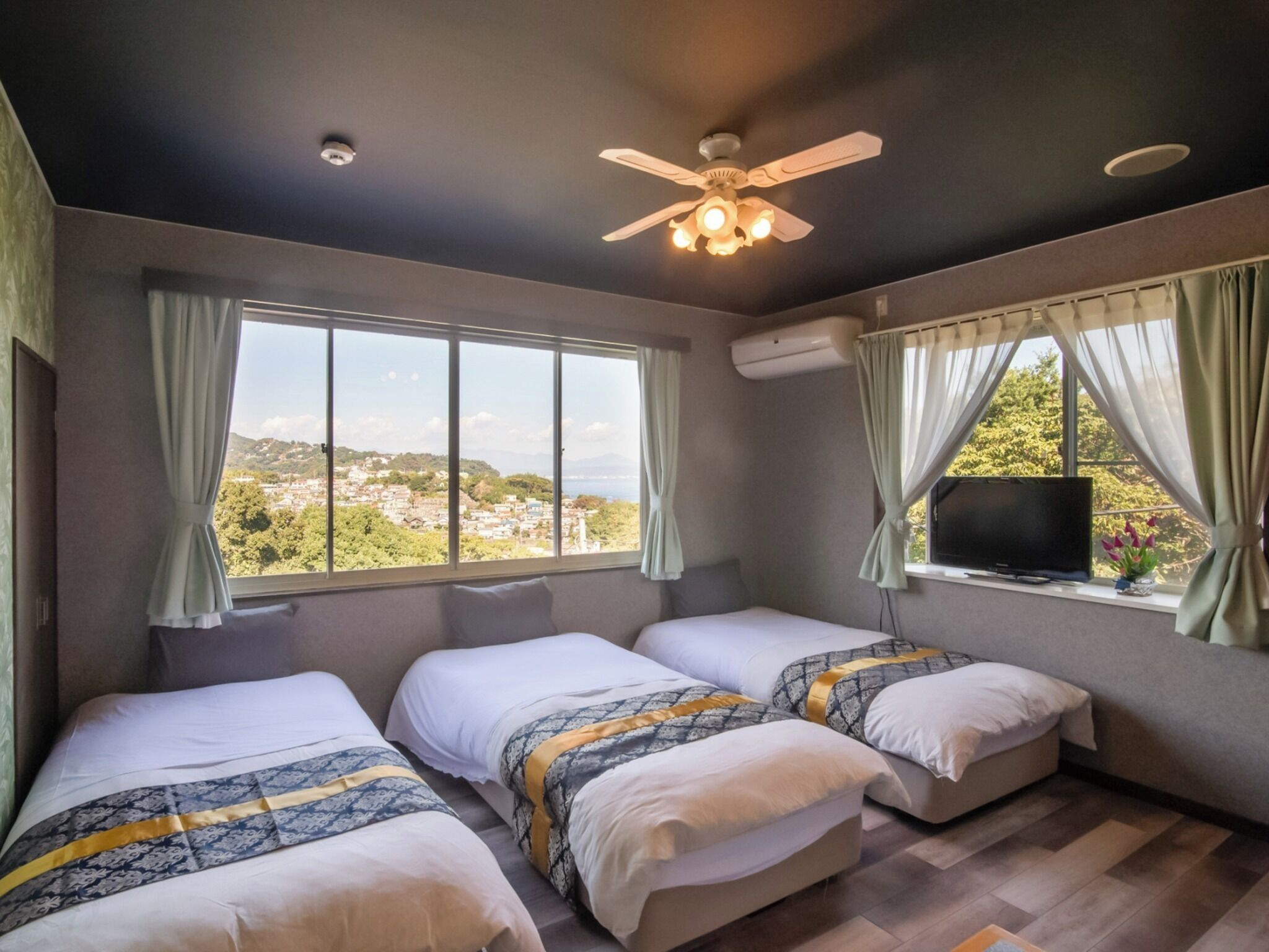 10 bedrooms, desk, free WiFi, bed sheets