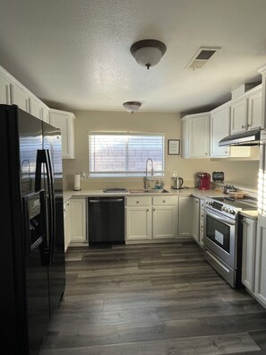 Fridge, microwave, oven, stovetop - Modern 4BR Home, Central Las Vegas Location (Las Vegas)