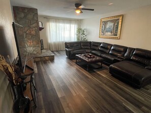 Smart TV, fireplace - Modern 4BR Home, Central Las Vegas Location (Las Vegas)