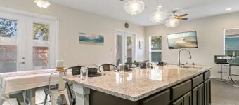 4BR, Hot Tub, Kid Friendly, Video Arcade, Jax Beach, Mayo Clinic, Fenced Yard