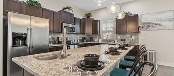 4BR, Hot Tub, Kid Friendly, Video Arcade, Jax Beach, Mayo Clinic, Fenced Yard