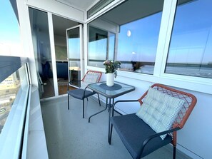 Unclassified image, 2 of 26, button