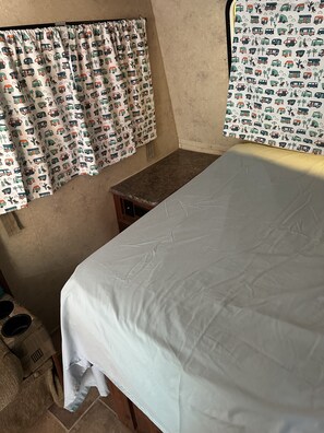 1 bedroom, WiFi, bed sheets - Tiny travel trailer with enough room to relax after hitting the nearby springs.  (Old Town)