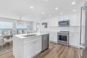 Fridge, microwave, stovetop, dishwasher