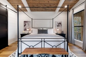 2 bedrooms, free WiFi, bed sheets - Rise & Shine · Relaxation + Hot Tub | Pool Table | Scenic Views (Broken Bow)