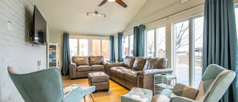 TV connectée, cheminée, jeux vidéo