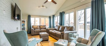 Farm View/Pool/FirePit/PS4/85"TV