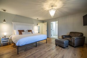 4 habitaciones, escritorio, tabla de planchar con plancha y wifi gratis 