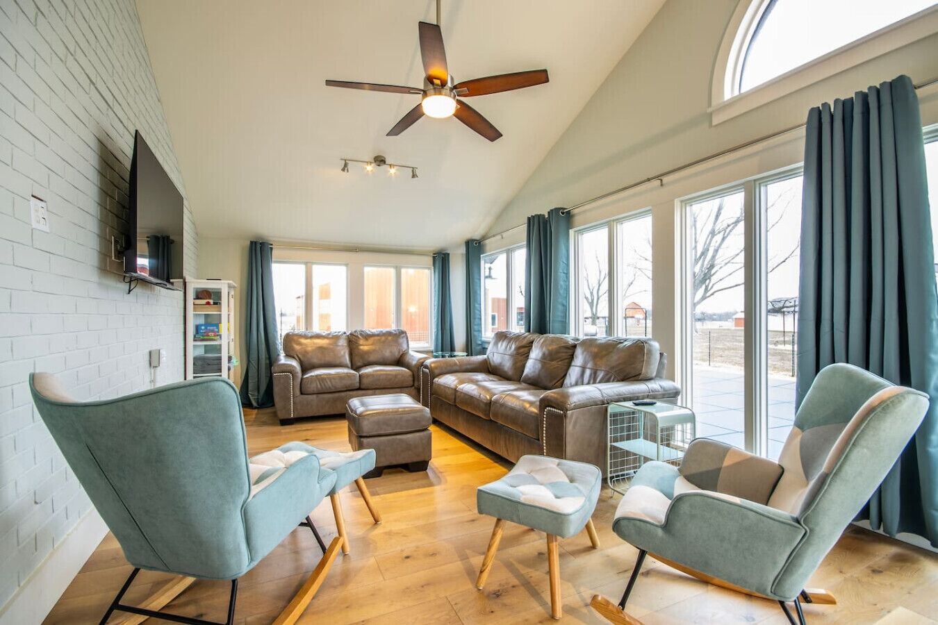 Smart TV, fireplace, video games