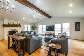 Smart-tv, eldstad och tv-spel