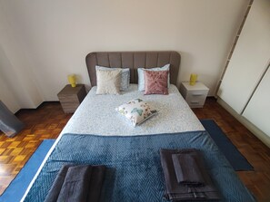 2 bedrooms, iron/ironing board, free WiFi, bed sheets