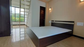 Habitación familiar, vista al lago | Wifi gratis y ropa de cama