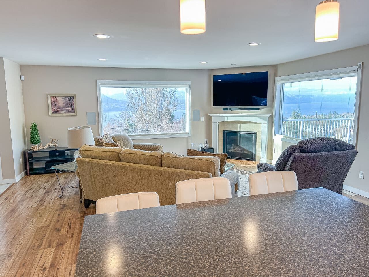 Télévision, cheminée