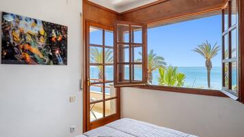 4 slaapkamers, een strijkplank/strijkijzer, wifi, beddengoed