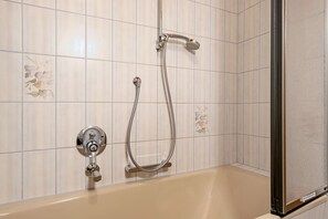 Douche, serviettes fournies