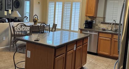 4-bedroom house in charming Gilbert with heated swim pool and golfing trilogy