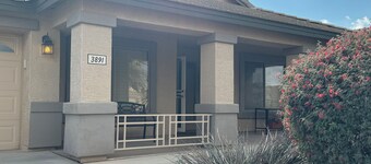  4-bedroom house in charming Gilbert with heated swim pool and golfing  trilogy