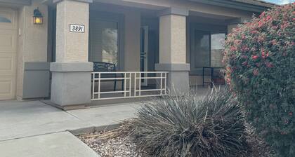 4-bedroom house in charming Gilbert with heated swim pool and golfing trilogy