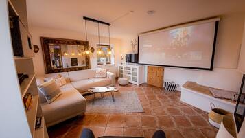 Télévision, cheminée