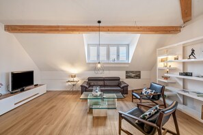 TV - Apartment 'Terralpin - 98 Qm' with Balcony and Wi-Fi (Bruckmühl)