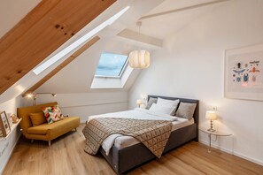 2 bedrooms, desk, free WiFi, bed sheets - Apartment 'Terralpin - 98 Qm' with Balcony and Wi-Fi (Bruckmühl)