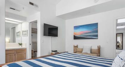 Capitola Village Condo - 1 min walk to beach