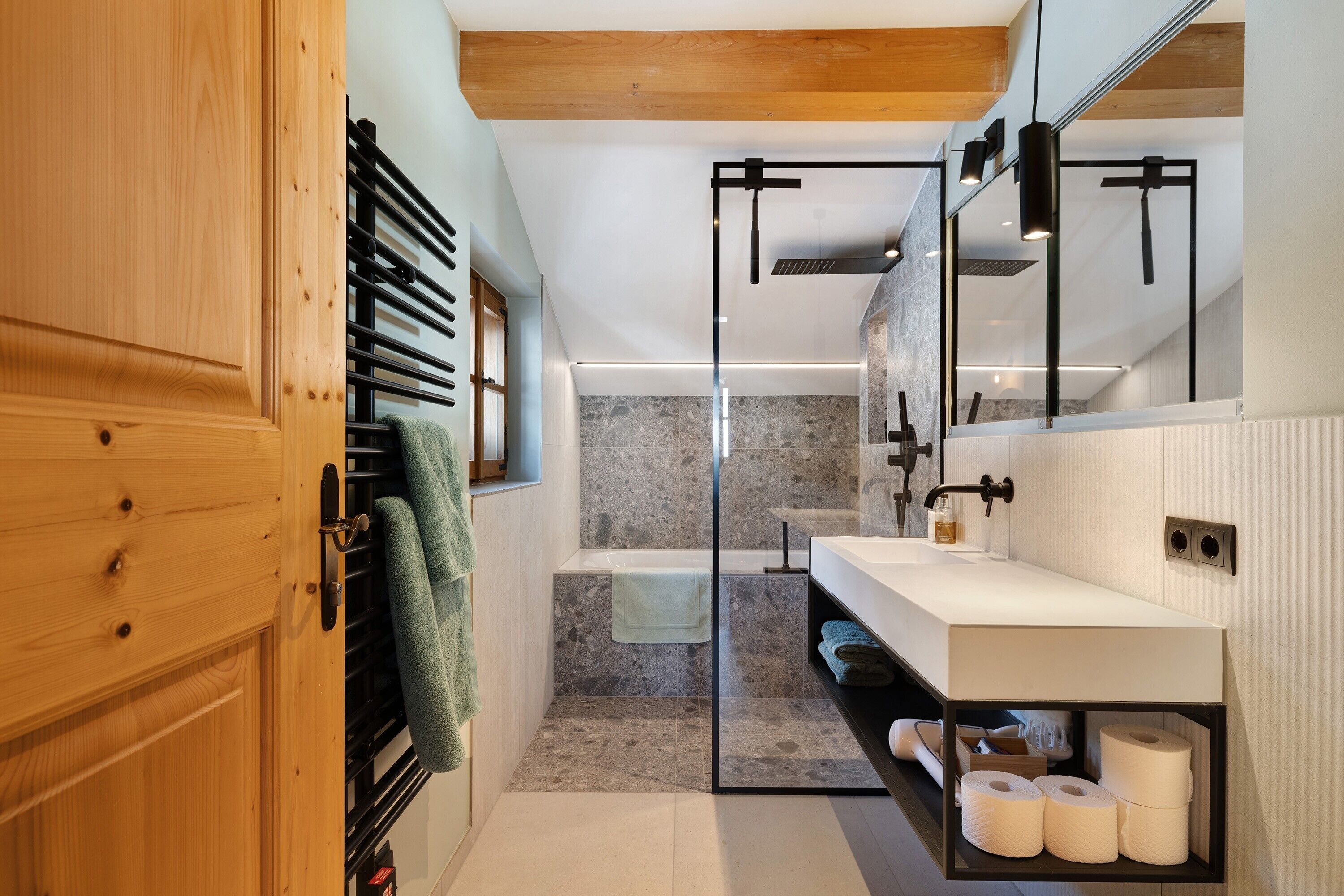 Shower, hair dryer, towels