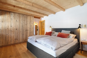 3 bedrooms, free WiFi, bed sheets - Apartment 'Steinbock' in Sankt Anton with Mountain View, Balcony and Wi-Fi (Sankt Anton am Arlberg)