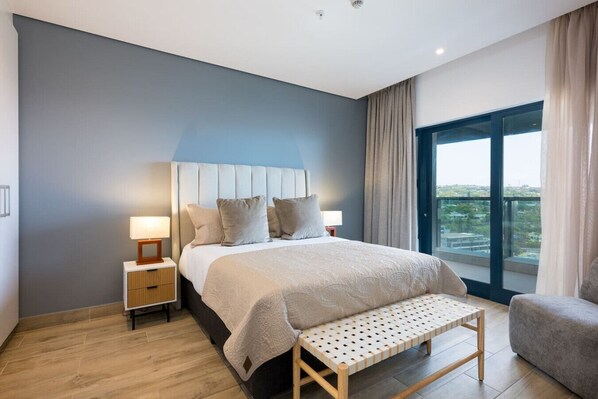 1 bedroom, desk, WiFi