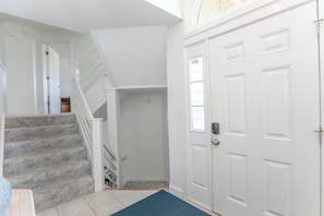Interior - Sojourn Ocean Dreams Sleeps 18+ (Virginia Beach)