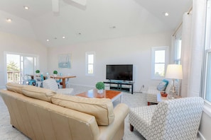 Living area - Sojourn Ocean Dreams Sleeps 18+ (Virginia Beach)