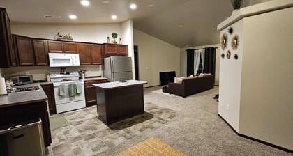 Brand new charming 3-bedroom house with AC and WiFi in wonderful Umatilla