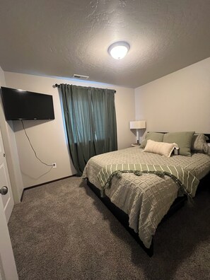 3 chambres, fer et planche à repasser, Wi-Fi gratuit, draps fournis