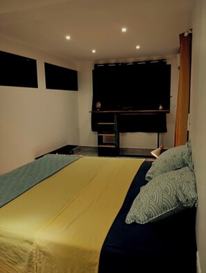 1 bedroom, iron/ironing board, WiFi, bed sheets