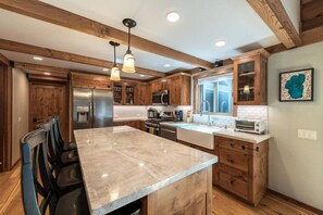 Réfrigérateur, four, plaque de cuisson, lave-vaisselle