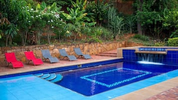 Hồ bơi ngoài trời