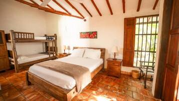 Hypo-allergenic bedding, desk, free WiFi